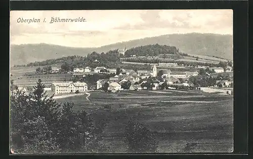 AK Oberplan, Totalansicht gegen Hügellandschaft