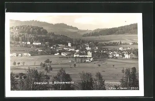 AK Oberplan, Ortsansicht zwischen Hügeln