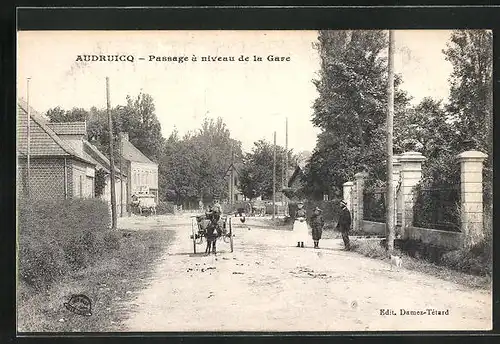 AK Audruicq, Passage à niveau de la Gare