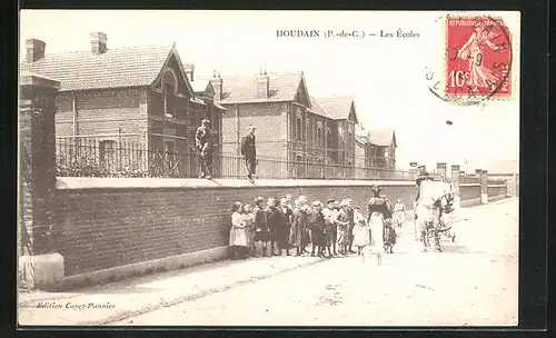 AK Houdain, Les Écoles