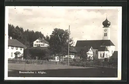 AK Biessenhofen i. Allgäu, Ortspartie mit Kirche