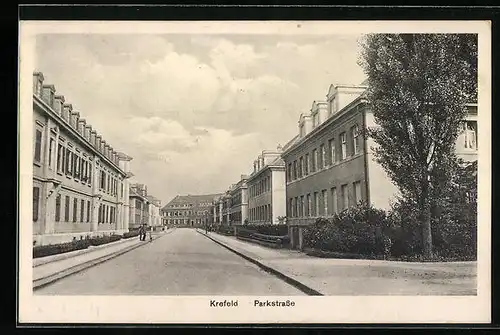 AK Krefeld, Parkstrasse mit Passanten