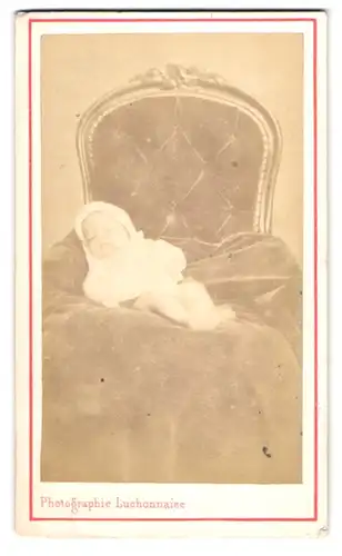 Fotografie Luchonnaise, Luchon, Portrait Baby mit Wollmütze