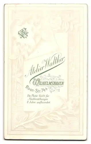 Fotografie Atelier Walther, Wilhelmshaven, Roonstr. 74b, Eleganter Mann mit Schurrbart