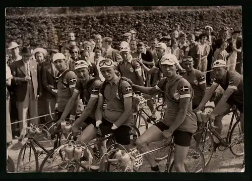 Fotografie Fahrrad-Rennen Dreiländerkampf, Deutschland-Schweden-Dänemark, Radrennfahrer des Dänischen Team's, Velo