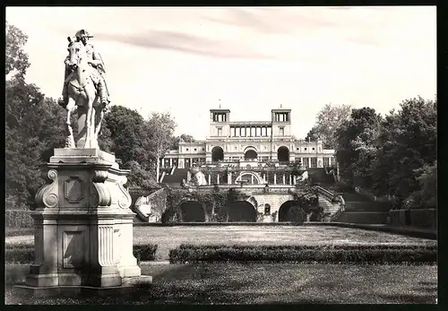 Fotografie unbekannter Fotograf, Ansicht Potsdam, Schloss Sanssouci - Orangerie & Reiterstandbild Friedrich der Grosse