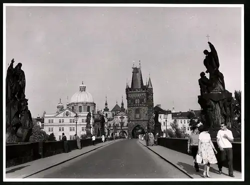 Fotografie unbekannter Fotograf, Ansicht Prag, Blick über die Karlsbrücke