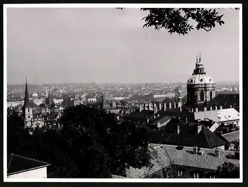 Fotografie unbekannter Fotograf, Ansicht Prag, Blick über die Dächer der Stadt