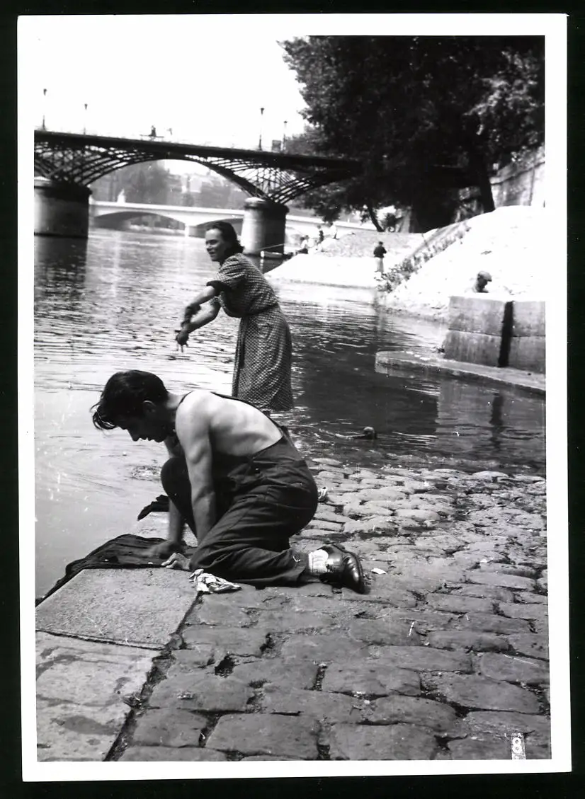 33 Fotografien unbekannter Fotograf, Ansicht Paris, Strassen-Café, Strassenkünstler Gewichtheber, Marktszene, Bahnhof Nord 1
