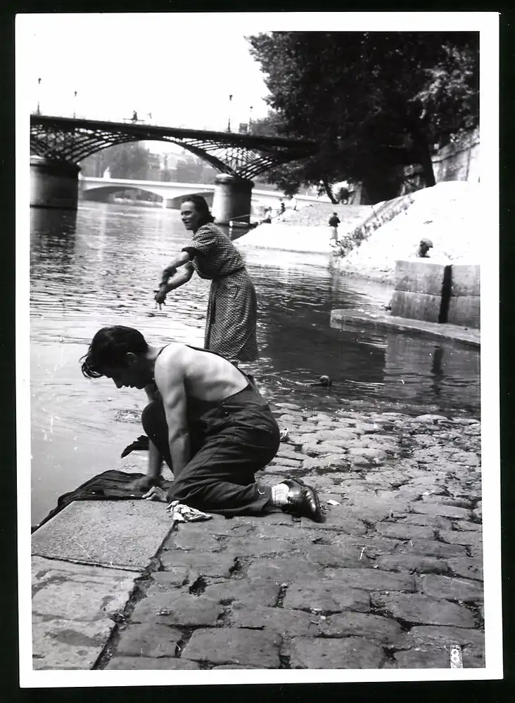 33 Fotografien unbekannter Fotograf, Ansicht Paris, Strassen-Café, Strassenkünstler Gewichtheber, Marktszene, Bahnhof Nord 1
