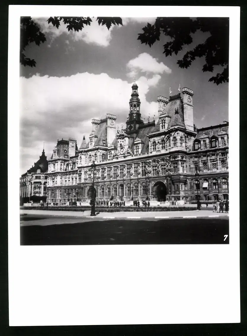 33 Fotografien unbekannter Fotograf, Ansicht Paris, Strassen-Café, Strassenkünstler Gewichtheber, Marktszene, Bahnhof Nord 18