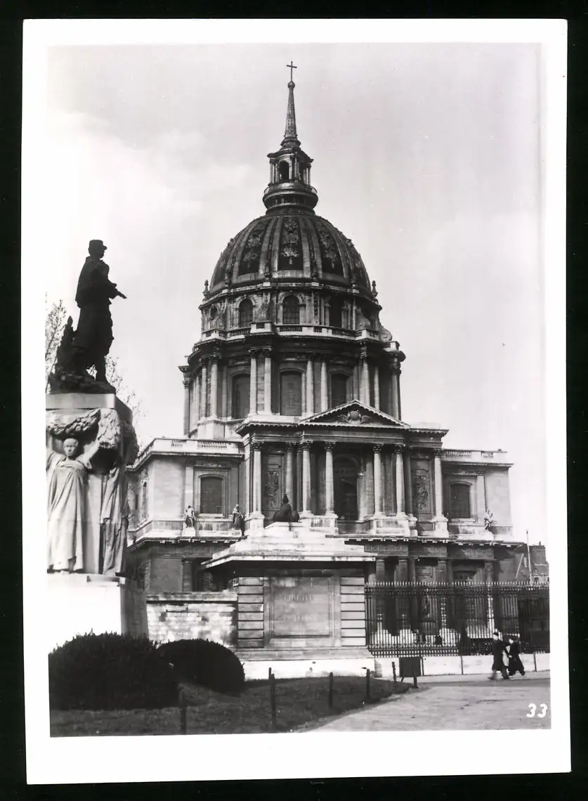 33 Fotografien unbekannter Fotograf, Ansicht Paris, Strassen-Café, Strassenkünstler Gewichtheber, Marktszene, Bahnhof Nord 20