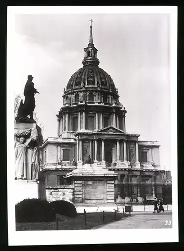 33 Fotografien unbekannter Fotograf, Ansicht Paris, Strassen-Café, Strassenkünstler Gewichtheber, Marktszene, Bahnhof Nord