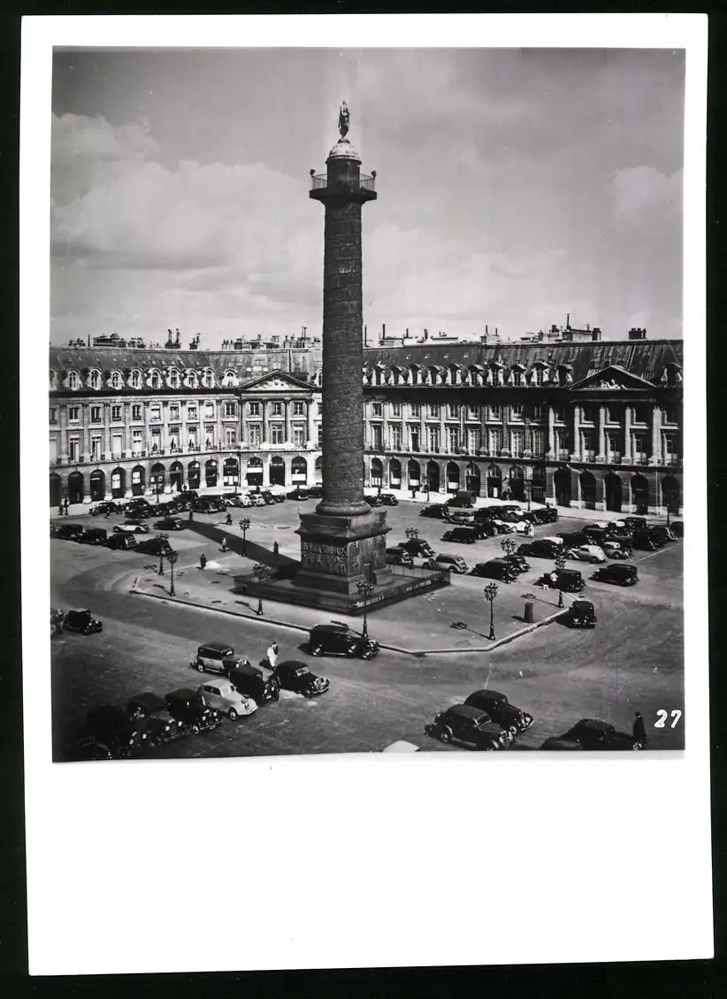 33 Fotografien unbekannter Fotograf, Ansicht Paris, Strassen-Café, Strassenkünstler Gewichtheber, Marktszene, Bahnhof Nord 21