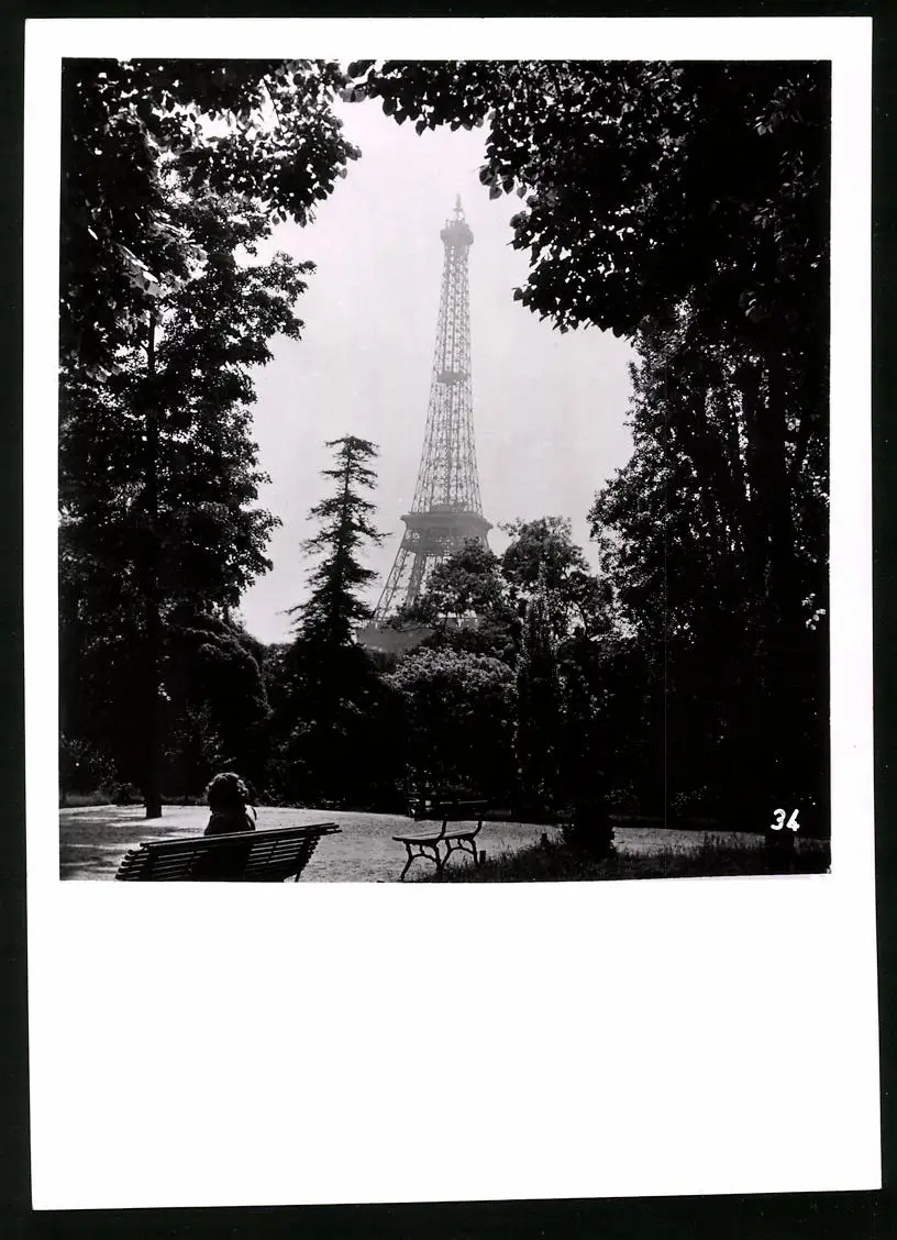 33 Fotografien unbekannter Fotograf, Ansicht Paris, Strassen-Café, Strassenkünstler Gewichtheber, Marktszene, Bahnhof Nord 23