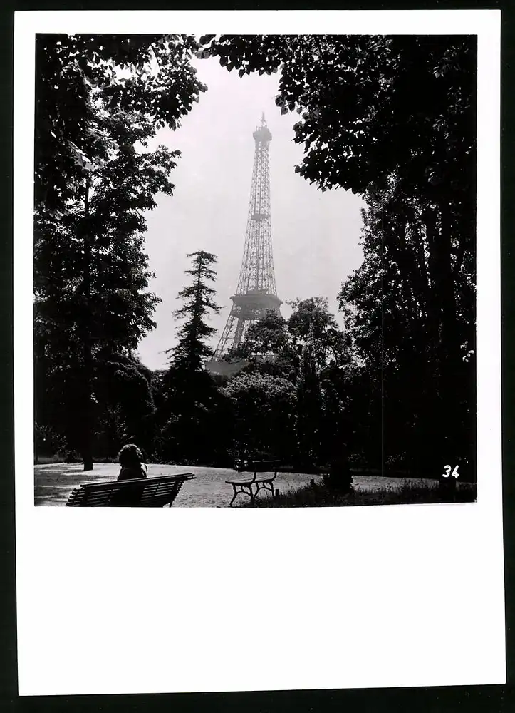 33 Fotografien unbekannter Fotograf, Ansicht Paris, Strassen-Café, Strassenkünstler Gewichtheber, Marktszene, Bahnhof Nord 23