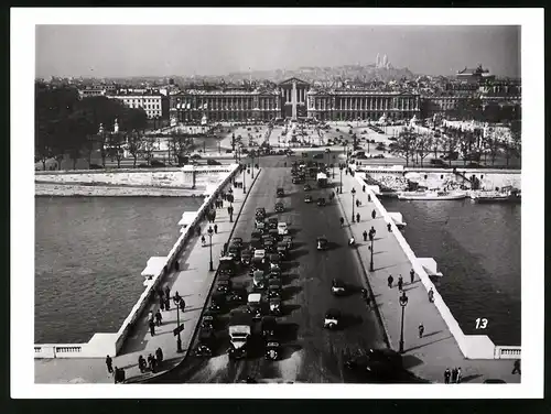 33 Fotografien unbekannter Fotograf, Ansicht Paris, Strassen-Café, Strassenkünstler Gewichtheber, Marktszene, Bahnhof Nord