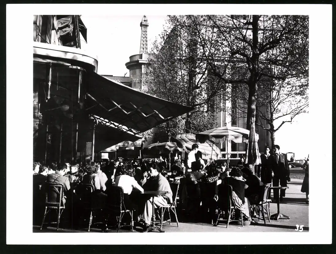 33 Fotografien unbekannter Fotograf, Ansicht Paris, Strassen-Café, Strassenkünstler Gewichtheber, Marktszene, Bahnhof Nord 32