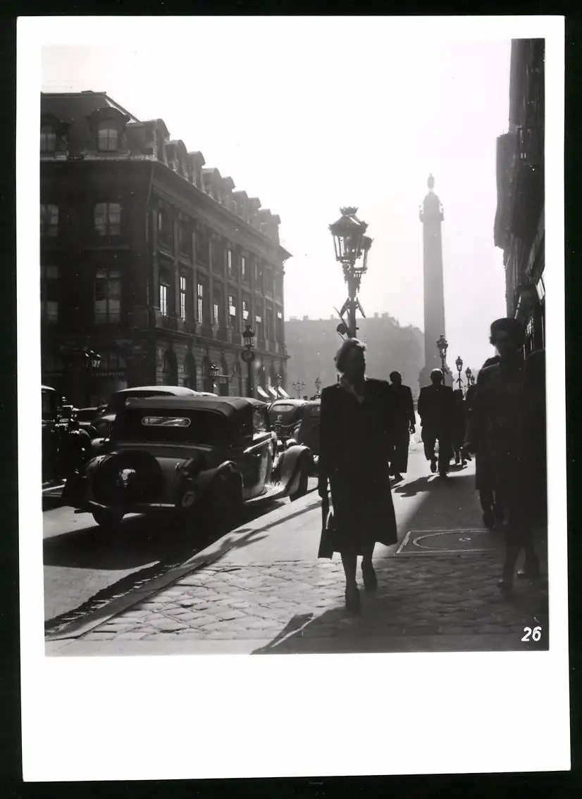 33 Fotografien unbekannter Fotograf, Ansicht Paris, Strassen-Café, Strassenkünstler Gewichtheber, Marktszene, Bahnhof Nord 4