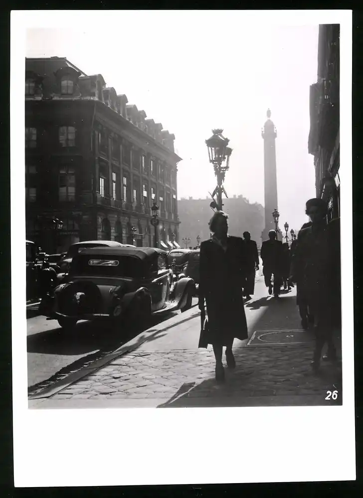 33 Fotografien unbekannter Fotograf, Ansicht Paris, Strassen-Café, Strassenkünstler Gewichtheber, Marktszene, Bahnhof Nord 4