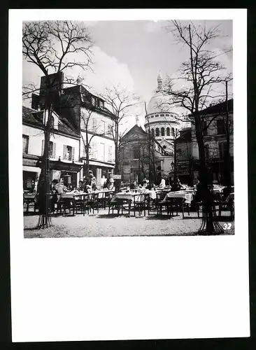 33 Fotografien unbekannter Fotograf, Ansicht Paris, Strassen-Café, Strassenkünstler Gewichtheber, Marktszene, Bahnhof Nord