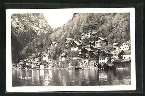 AK Hallstatt, Orstansicht mit sich im Wasser reflektierenden Gebäuden