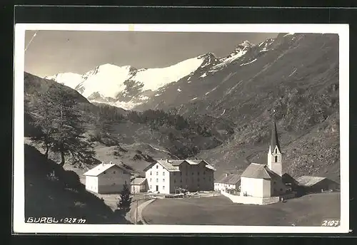 AK Gurgl, Blick auf Ortschaft mit Kirche, Auussicht auf eine Bergkette