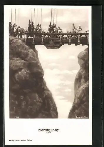AK Filmszene Die Nibelungen, I. Teil, Die Armee überquert die Brücke