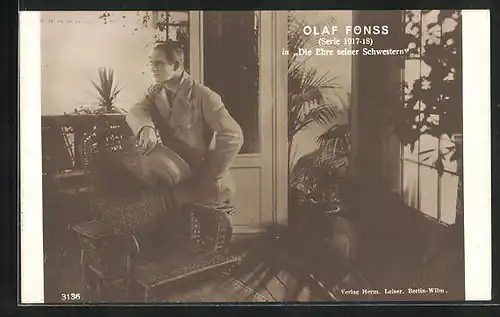 AK Filmszene aus Die Ehre seiner Schwestern mit dem Schauspieler Olaf Fönss, Serie 1917-18