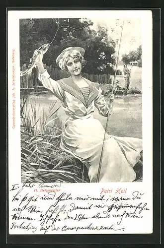 AK Frau in Matrosenkleidung fängt beim Angeln einen Fisch