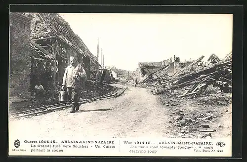 AK Ablain-Saint-Nazaire, La Grande Rue vers Souchez, Un Cuisto portant la soupe