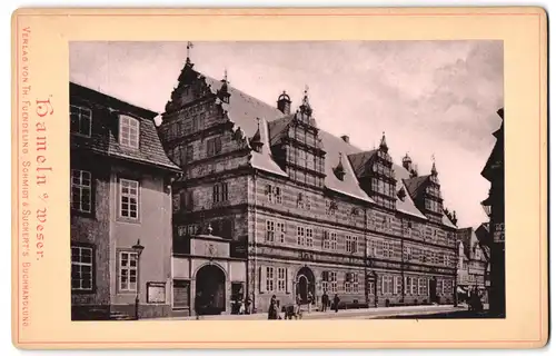 Fotografie Th. Fuendeling Schmidt & Suckert, Hameln, Ansicht Hameln, Strassenpartie am Hochzeitshaus