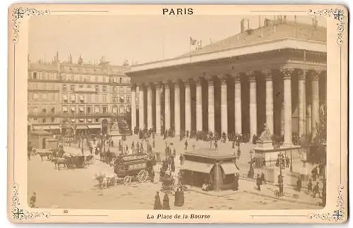 Fotografie unbekannter Fotograf, Ansicht Paris, La Place de la Bourse, Pferdekutsche