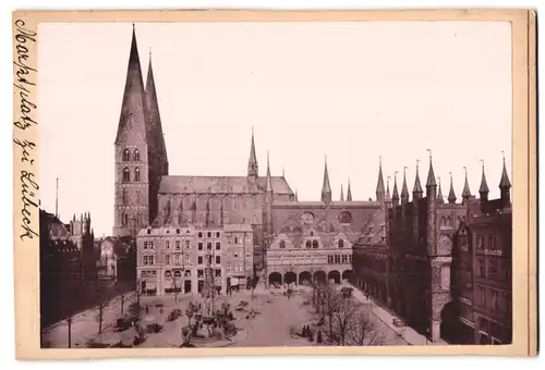 Fotografie unbekannter Fotograf, Ansicht Lübeck, Blick auf den Marktplatz