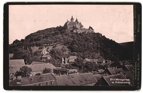Fotografie Dr. E. Mertens & Cie., Berlin, Ansicht Wernigerode, Blick über die Dächer zum Schlossberg