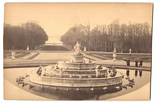 Fotografie unbekannter Fotograf, Ansicht Paris, Froschfontaine im Garten des Schloss Versailles