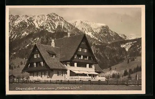 AK Oberstdorf, Hotel Ferienheim Hohes Licht gegen Gebirge