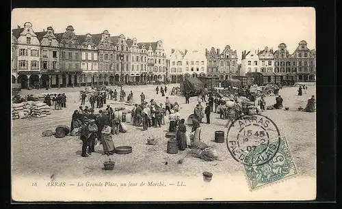 AK Arras, La Grande Place, un jour de Marché