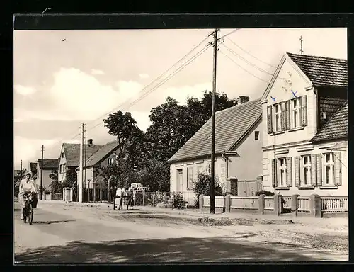 AK Derben, Gebäude und Radfahrerin
