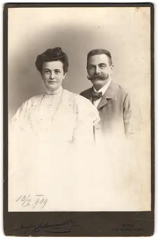 Fotografie Nicolaus Stockmann`s Witwe, Wien, Praterstrasse 10, Ehemann mit hübscher Ehefrau