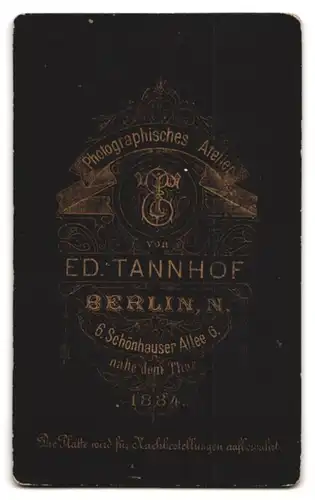Fotografie Ed. Tannhof, Berlin N., Schönhauser Allee 6, Junge Frau mit auffälligem Halsschmuck