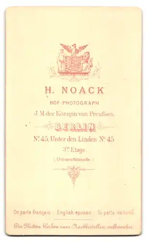 Fotografie H. Noack, Berlin, Unter den Linden 45, Dame mit freundlichem Gesichtsausdruck