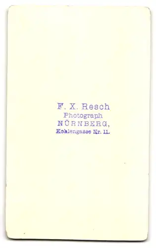 Fotografie F. X. Resch, Nürnberg, Kohlengasse 11, Kleines Mädchen mit grossen Augen