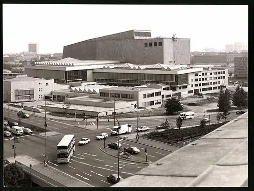 Fotografie unbekannter Fotograf, Ansicht Berlin, Strasse an der Neuen Philharmonie