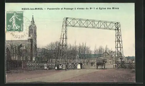 AK Noeux-les-Mines, Passarelle et Passage à niveau du N°1 et Eglise des Mines