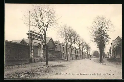 AK Hesdin, La Gendarmerie et le Boulevard Dumont