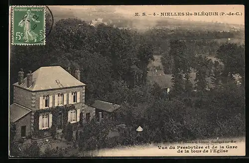 AK Nielles-les-Bléquin, Vue du Presbytère et de la Gare de la tour de l`Eglise