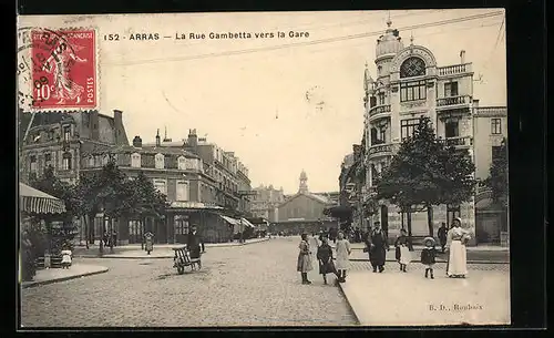 AK Arras, La Rue Gambetta vers la Gare