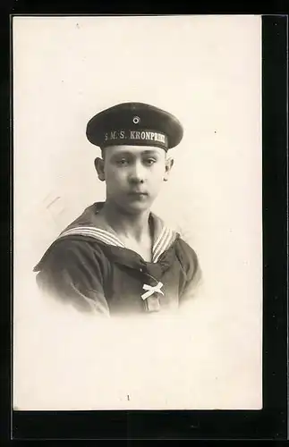 Foto-AK Matrosen in Uniform, Mützenband SMS Kronprinz