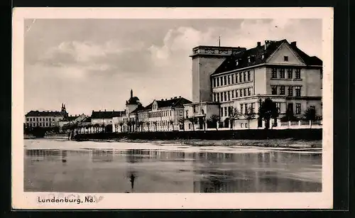 AK Lundenburg, Gebäudeansichten vom Fluss aus